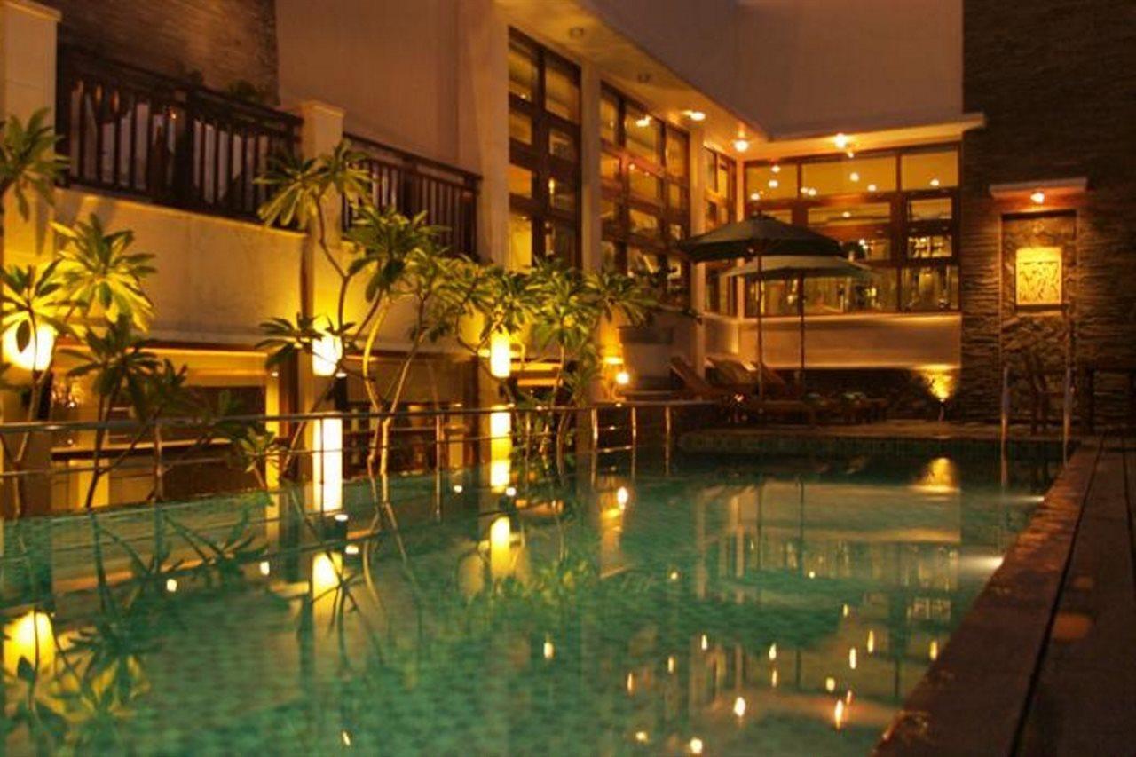 Hotel Santika Pontianak Exterior photo