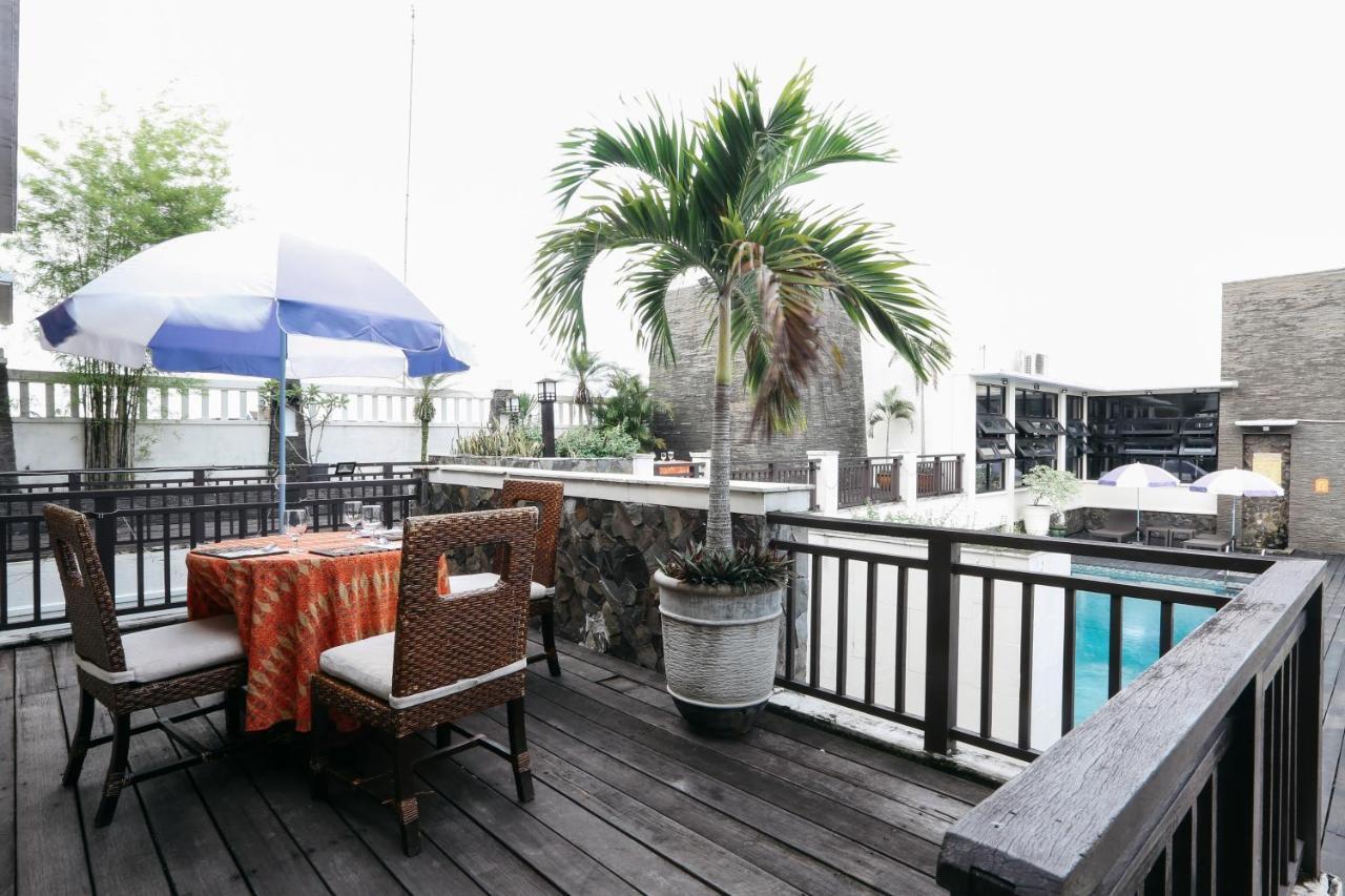 Hotel Santika Pontianak Exterior photo