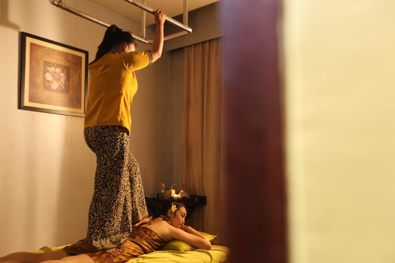 Hotel Santika Pontianak Exterior photo