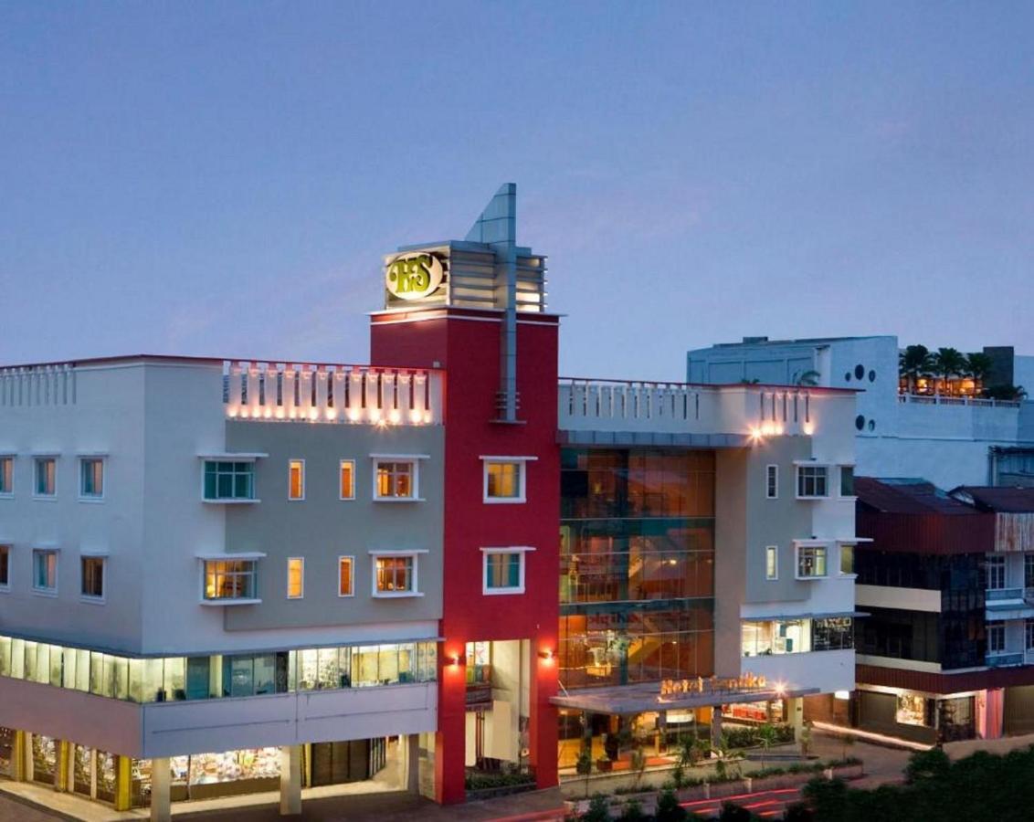 Hotel Santika Pontianak Exterior photo